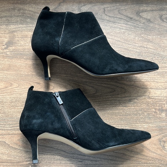 Donald Pliner black suede ankle boots size 8 - Picture 5 of 10